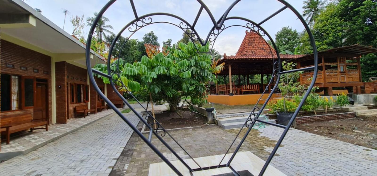 Anugrah Borobudur Magelang Exterior photo